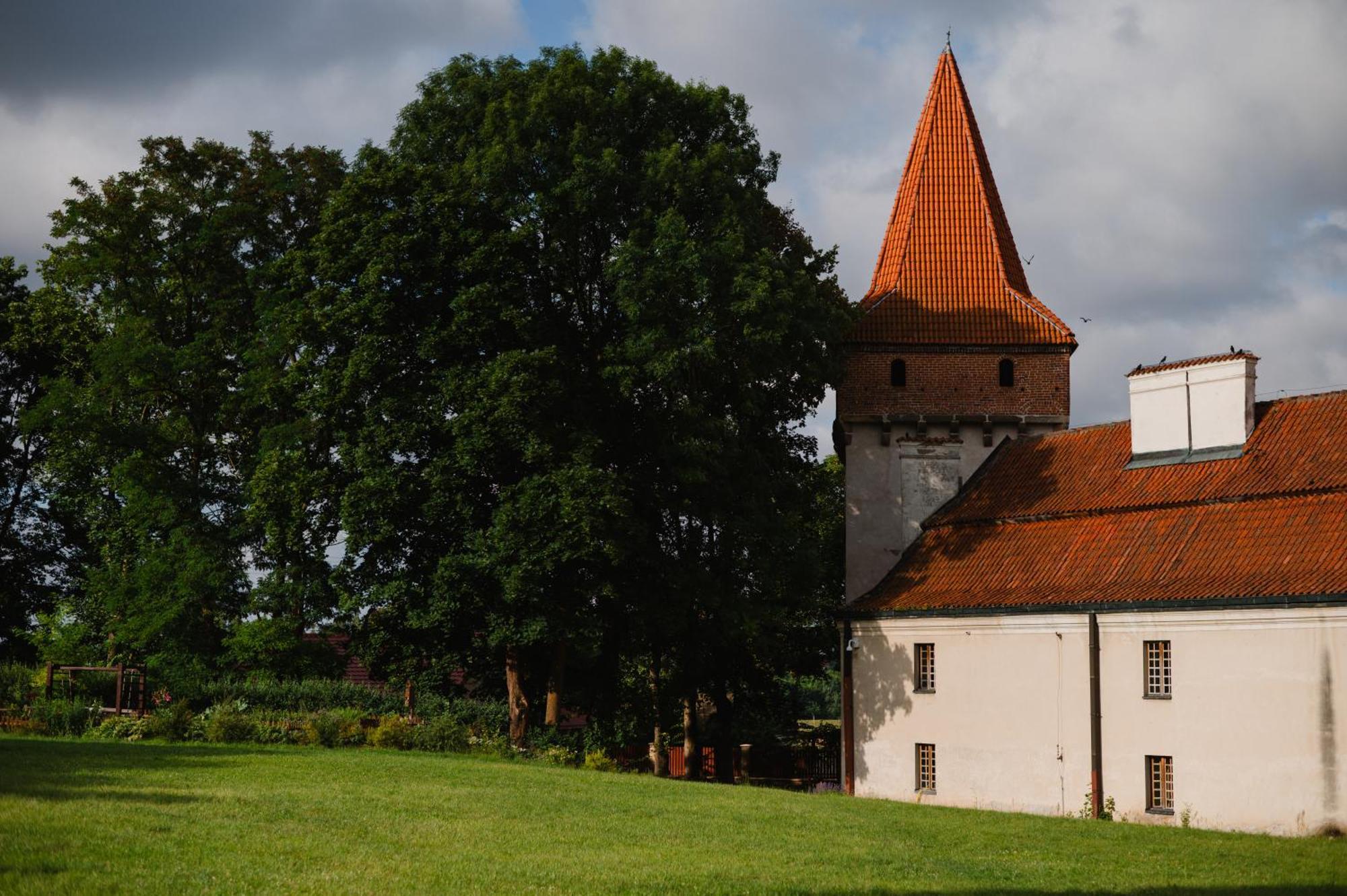 Hotel Podklasztorze Сулеюв Экстерьер фото